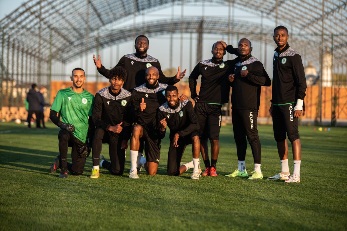 fedcomfootball's tweet photo. Les @_coelacanthes ont pu profiter d’un beau soleil pour l’entraînement du jour ! #slcom #comores 🇰🇲 https://t.co/f2UOWRjHBP