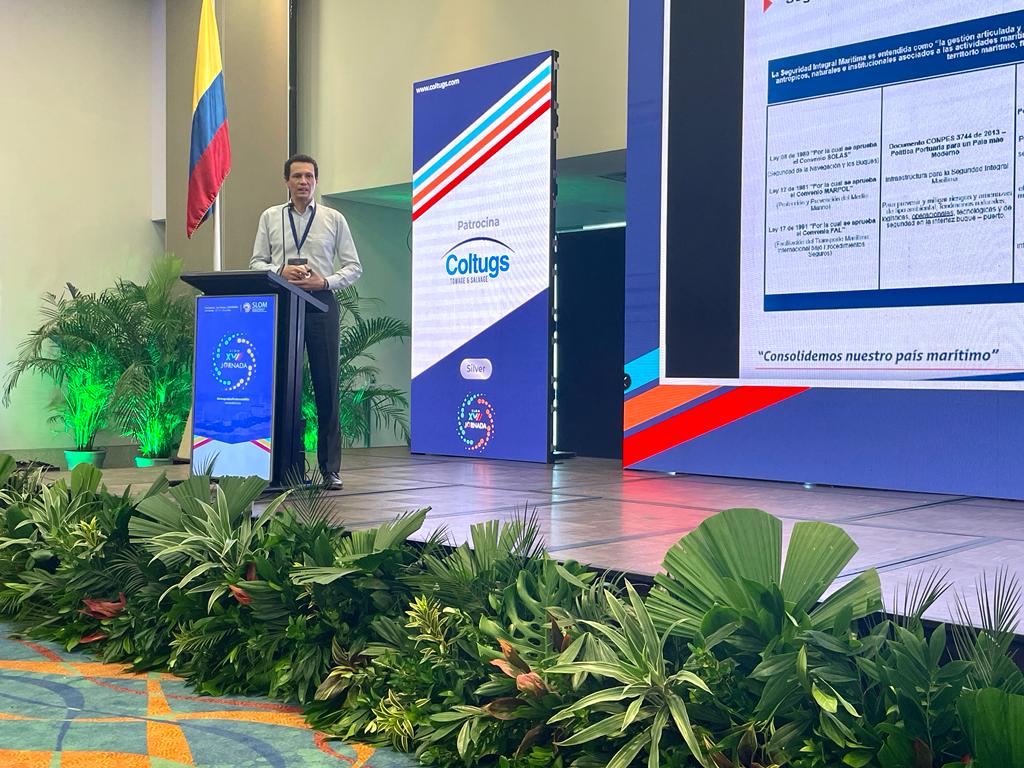 Dimarcolombia's tweet photo. Además, expusimos la implementación de normas y relacionamiento con demás autoridades nacionales e internacionales en aras de propender la seguridad en los puertos y en las actividades portuarias. 🙌 #SomosDimar https://t.co/fdzv2KG8uC