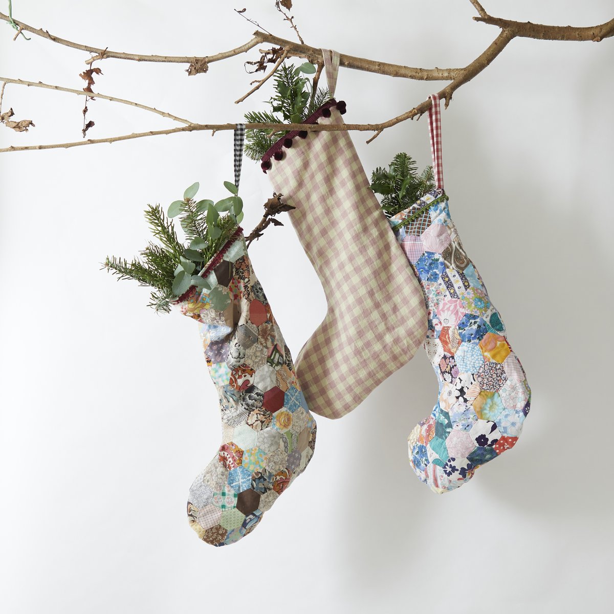 Our lovely handmade Christmas Stockings are ready to pre-order. I had the idea for these back in the summer (truly!) and now they are here and oh so pretty! wintersmoon.co.uk/collections/ch…
#shopsmall #shopsmallthischristmas