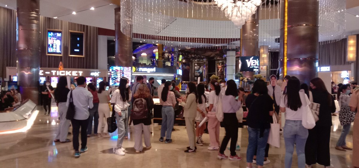 simvas18's tweet image. รอชมค่ะ..ใดๆคือคุณปอลหล่อและดูอ่อนเยามากค่ะ
#คั่นกูTheMovieXPakheChannel