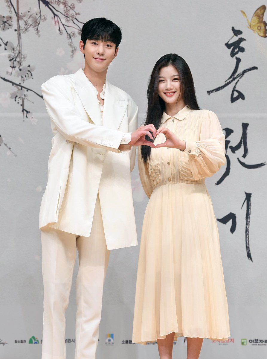khemkhemm's tweet photo. HyoSeop x YooJung ♥️

#LoversOfTheRedSky PressCon 
#HaHong #HongChunGi
#AhnHyoSeop #KimYooJung https://t.co/ibZnhPD6En