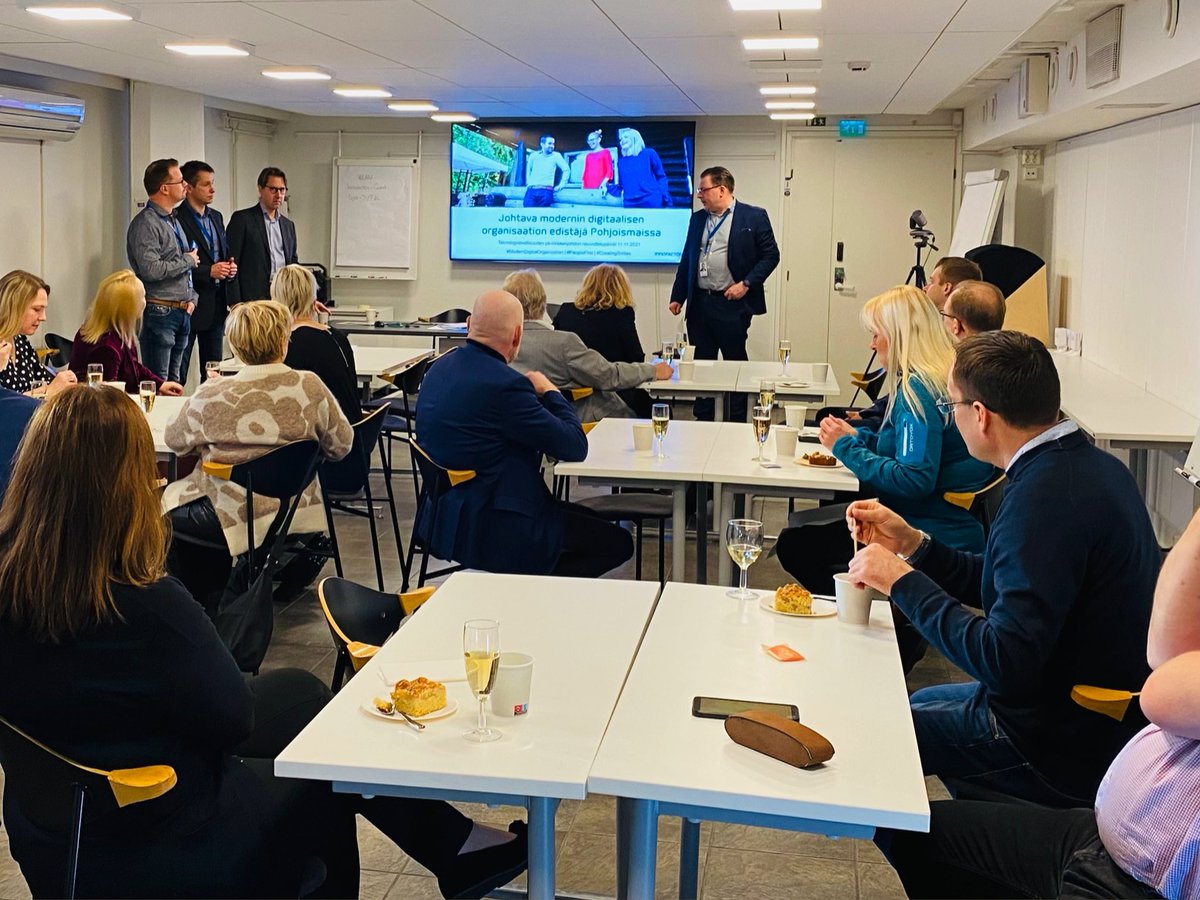 samiensio's tweet photo. @TechFinland pk-liikkeenjohdon neuvottelupäivien osallistujat vierailivat @innofactor tänään. Oli todella hyviä keskusteluja digitalisaatiosta ja tietoturvasta. Kiitos kaikille osallistumisesta! #ModernDigitalOrganization  #HybridWork #PeopleFirst #CreatingSmiles https://t.co/C7BOiG7hOr