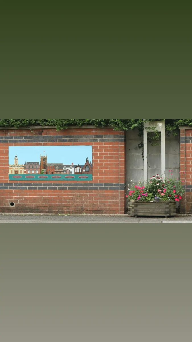 exvista_eamonn's tweet photo. @KelvinBriggs65 @StationEdge @KnutsfordNews @EstherMcVey1 I am pleased to be able to make a contribution to improving the station's appearance. https://t.co/UaFCtRNaG3