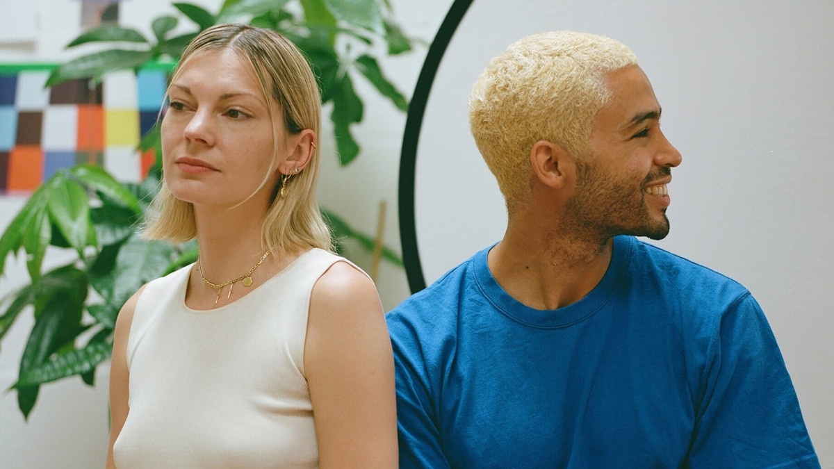 sound_wicked's tweet photo. British #singer and #songwriter @rosielowemusic joined forces with a #multimedia #artist and #pianist @Duvaltimothy on a new single Son, from the duo's forthcoming debut #album #Son.
#carryingcolour #rosielowe #duvaltimothy
https://t.co/i8ZRv10tZ7 https://t.co/hFEZdZArRF