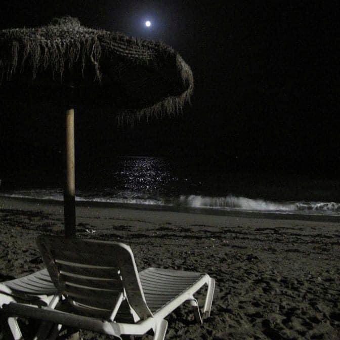 aestheticspost_'s tweet photo. beach at night https://t.co/EydsM3dMqg