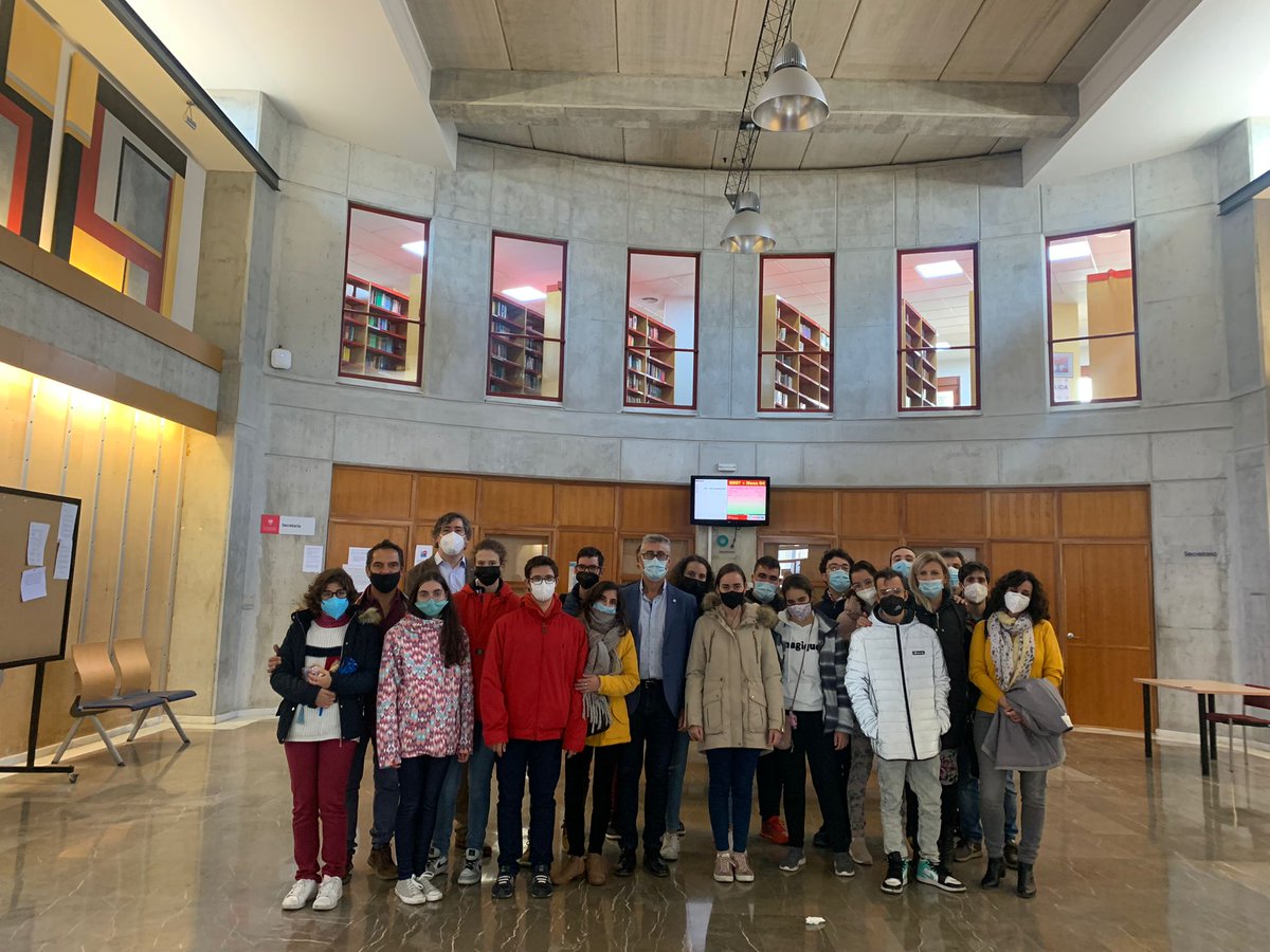ugrpcdi's tweet photo. Estrenamos aula en pleno corazón de la @DEIITUGR Gracias a nuestro equipo docente, al Subdirector, y al Director por su implicación. Mayor visibilidad, mayor inclusión, mayor calidad de vida. @CanalUGR @Fundacion_ONCE @usalab https://t.co/rxyyqiPHu1