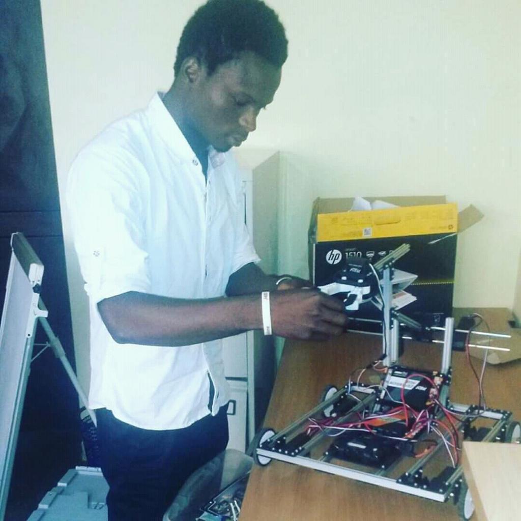 globalminimum's tweet photo. Congratulations to Jeremiah Thoronka for winning https://t.co/fmVgpcjkDd's Global Student Prize! The award is given to an exceptional student who has made a real impact on learning, the lives of their peers and society

How it started                              How it's going https://t.co/6tbyDjnBCp