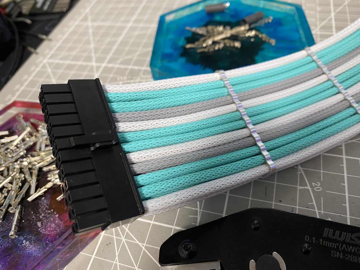 omegacables_jp's tweet image. ターコイズ×ホワイト可愛いですね💕

#スリーブケーブル #自作PC