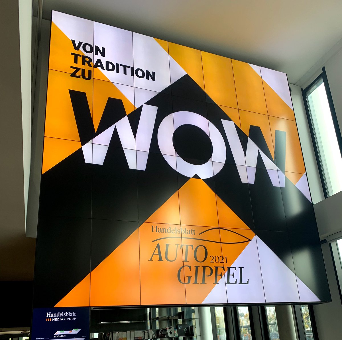 uryde_mobility's tweet photo. Auch uRyde wurde dieses Jahr als eines von vier #Startups zum jährlich stattfindenden #Autogipfel vom @Handelsblatt eingeladen.
Dort durften wir über unsere Vision der #Mobilität von morgen sprechen.
#startup #auto #ConnectYourRyde #mobility https://t.co/jW4jx9ARWM