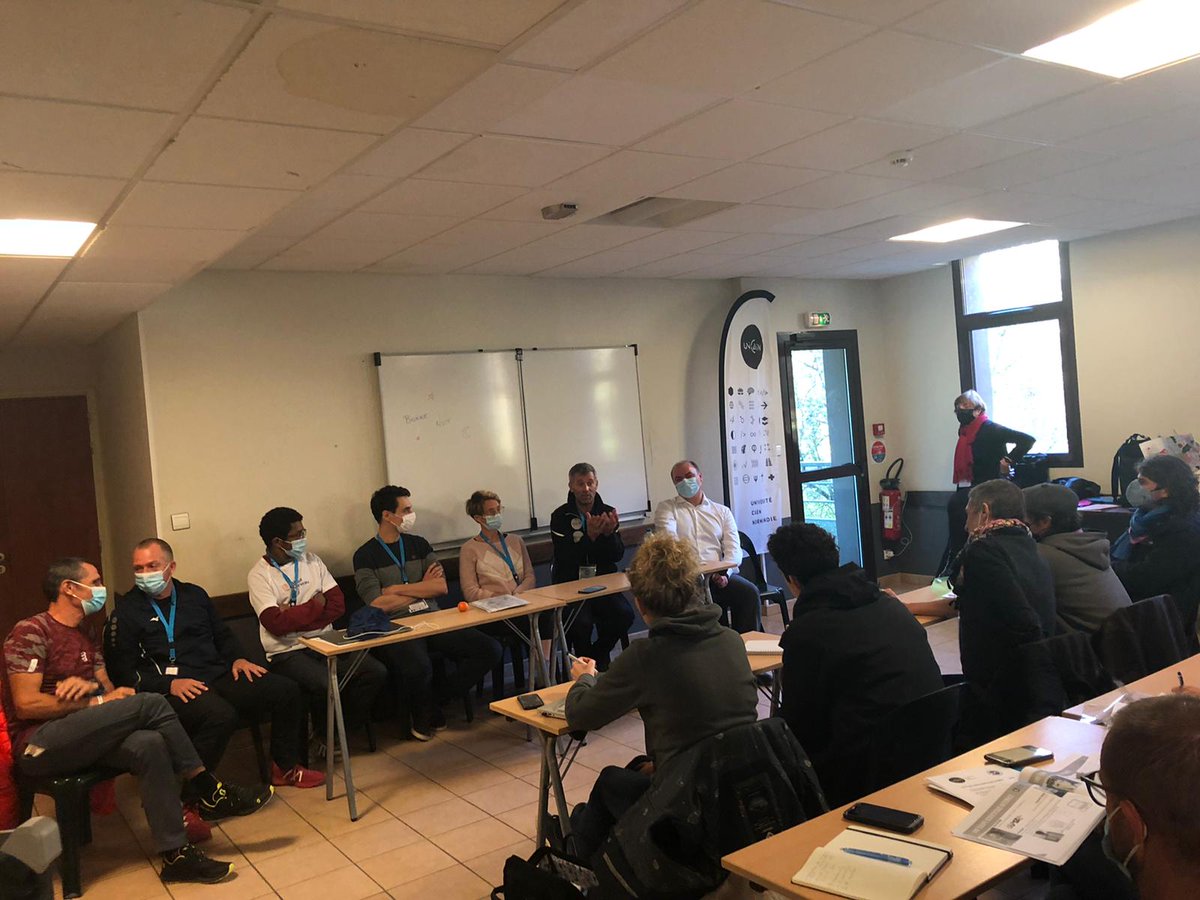 En direct de Clécy pour la conférence de presse des chercheurs participants au protocole ! <a href="/Lamri_ADOUI/">Lamri ADOUI</a>  <a href="/ricothecross/">Eric LACROIX</a> Benoît Mauvieux <a href="/kndiaye/">Karim N'Diaye</a> <a href="/PlardMathilde/">Plard Mathilde</a> <a href="/Universite_Caen/">Université de Caen Normandie</a> @CHU_Caen <a href="/blaisedubois/">Blaise Dubois</a> <a href="/InstitutCerveau/">Institut du Cerveau - Paris Brain Institute</a>