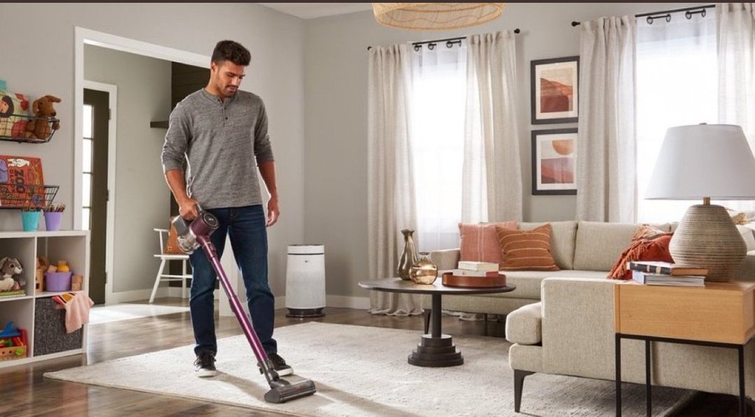 LGDonna1's tweet photo. ✔️✔️✔️ that fall cleaning list with one machine: #LGCordZero. It vacuums carpet, mops floors, and reaches any awkward crevices and corners. #LGVacWeek #lgfam @lgjimansel @LGBBrownNE https://t.co/rS0IvedDLr