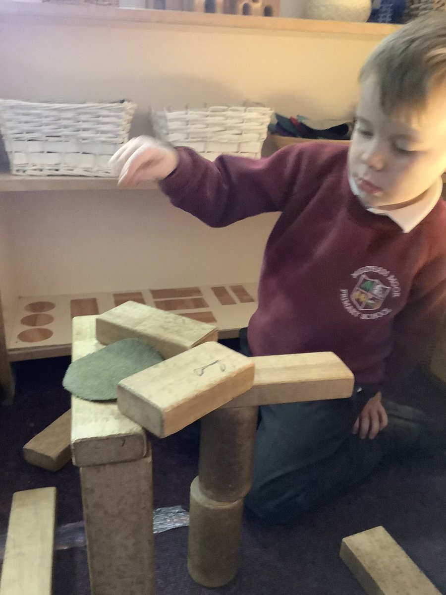 ReceptionMMoor's tweet photo. Another busy week in Reception.  Colour mixing, poppy making and building.  Look at the counter weights in that block model! https://t.co/wHBOmd7auk