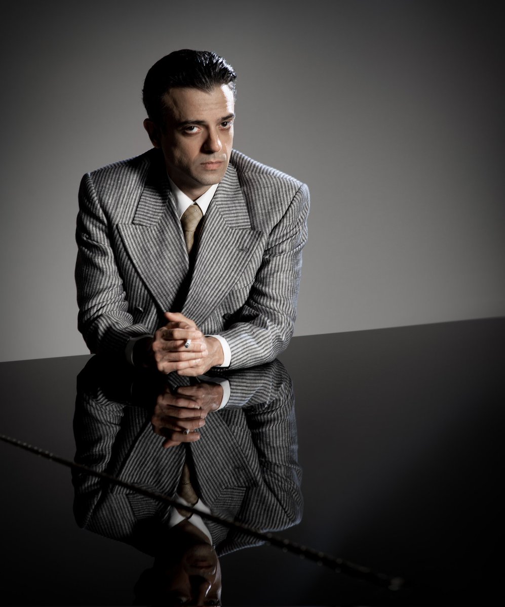 MacutoTalent's tweet photo. 🎭 Esta noche @alejandroveran estrena en @TeatroEspanol 'En tierra extraña' junto a @Diana_Navarro y @MrAvelain.🔹️Entradas: https://t.co/XoVFktzKM5. https://t.co/BOEZYVLLvP