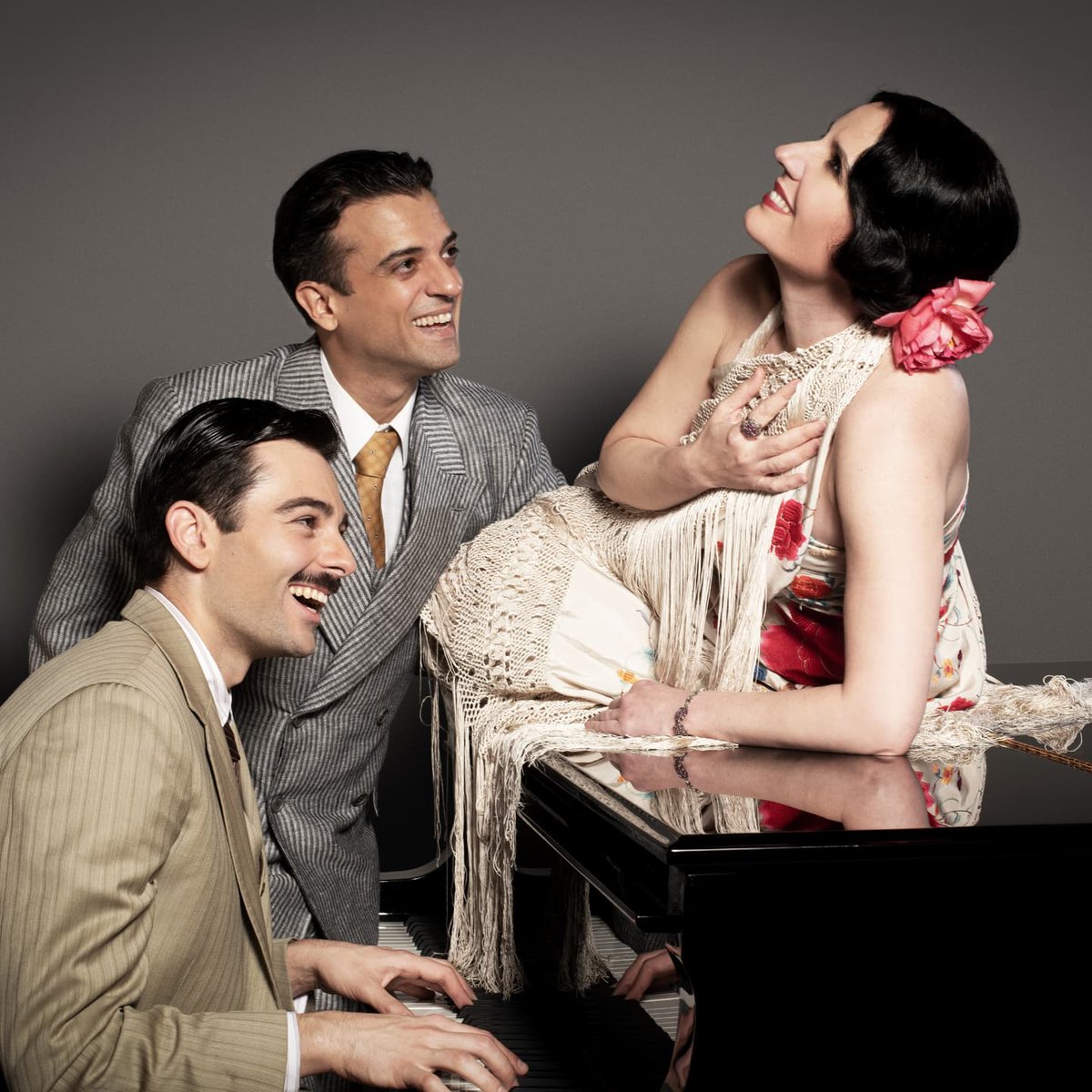 MacutoTalent's tweet photo. 🎭 Esta noche @alejandroveran estrena en @TeatroEspanol 'En tierra extraña' junto a @Diana_Navarro y @MrAvelain.🔹️Entradas: https://t.co/XoVFktzKM5. https://t.co/BOEZYVLLvP