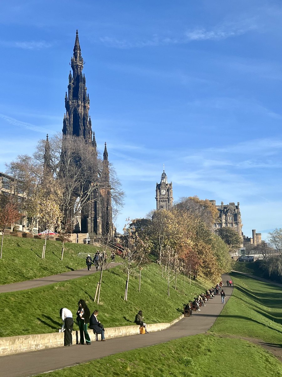 Great to see so many people enjoying the sunshine in East Princes Street Gardens today ☀️ #Edinburgh