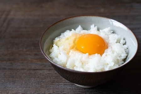 TimelyFood_'s tweet photo. Raw egg and rice? Top combo
#namatamago #japanesefood #japanesecuisine #japanesedish #japanese #timelyfood #fooddelivery https://t.co/MADAhTgfZ7