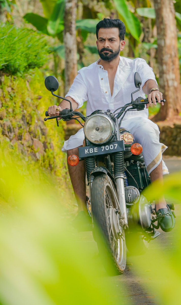 PrithviOfficial's tweet photo. #KaduvakunnelKuruvachan #Kaduva Pic: @SinatSavier https://t.co/v1w1oVrOAE