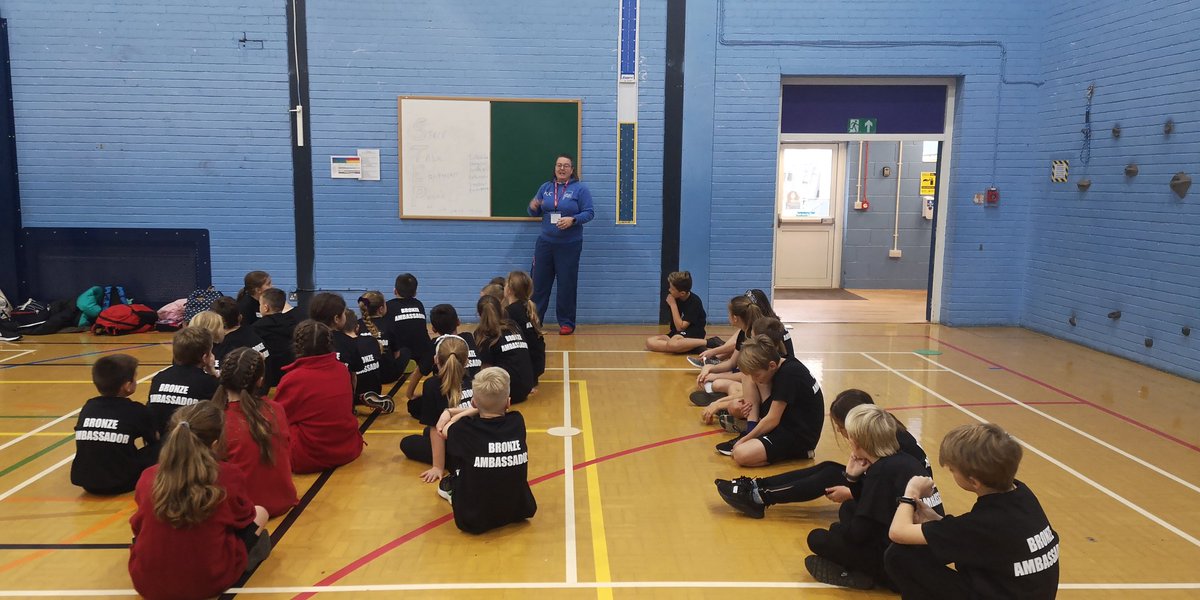 MrCox_PE's tweet photo. The SGO team @DorsetGames & @poolehighsport leaders hard at work. 12 schools involved today growing thier next crop of Bronze Ambassadors #leadyourgeneration #bronzeambassadorarmy https://t.co/hlrNpCurHf