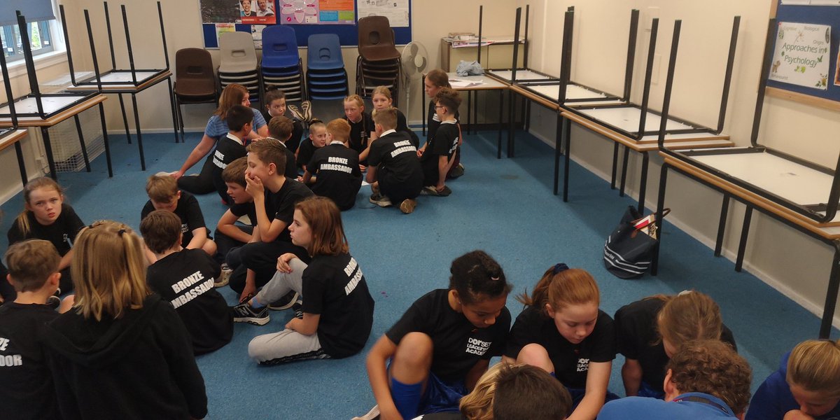 MrCox_PE's tweet photo. The SGO team @DorsetGames & @poolehighsport leaders hard at work. 12 schools involved today growing thier next crop of Bronze Ambassadors #leadyourgeneration #bronzeambassadorarmy https://t.co/hlrNpCurHf