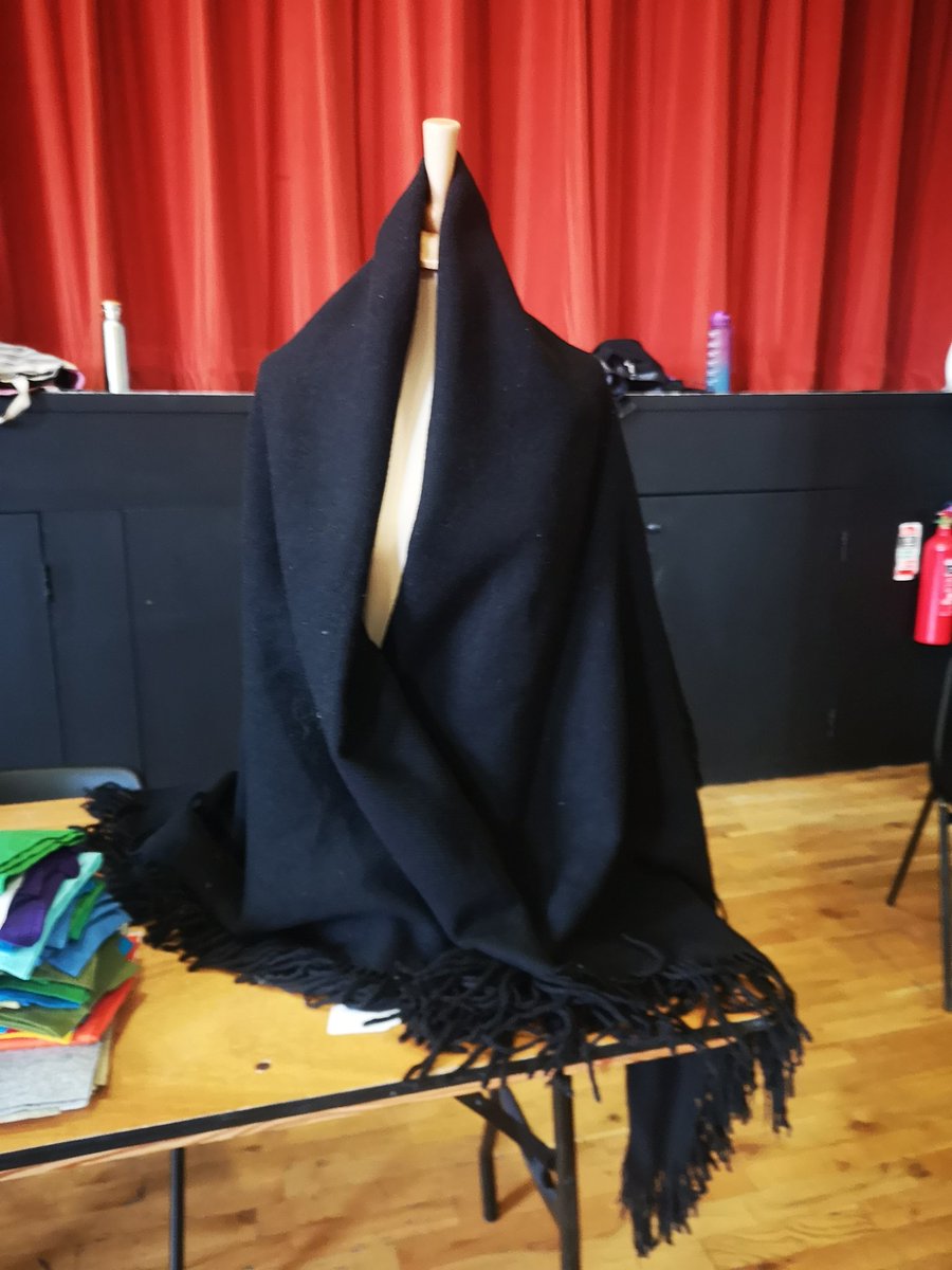 NenaghArts's tweet photo. What a wonderful #ObjectHandling workshop we had with Leisa Gray and this beautiful 180 year old Irish shawl, with participants making their own textiles from upcycled knit. Huge thank you to @artscouncil_ie, @TipperaryArts & @tipperarymuseum More next week https://t.co/biL4SYwnEW
