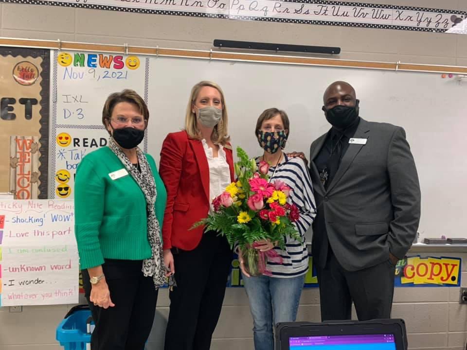 FloEdFoundation's tweet photo. Congratulations to the 21–22 Forest Hills Teacher of the Year, Mrs. Julie Wilson! Forest Hills is blessed to have her as part of our team! @FCSLearn @ForestHillsEle https://t.co/luBGtMHTke