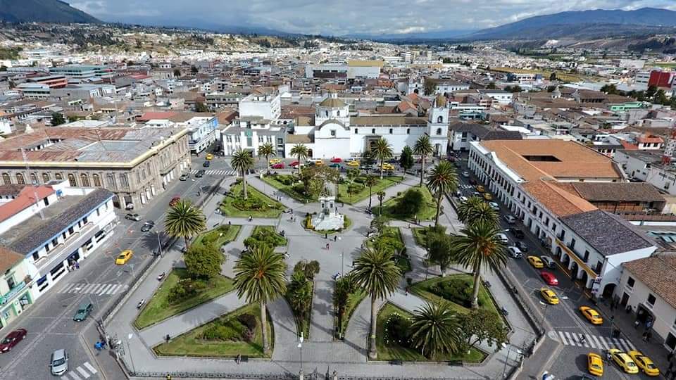 miss_elig's tweet photo. Viva San Vicente Mártir de #Latacunga, tierra de hombres y mujeres trabajadores, capital de la Provincia de Cotopaxi, hoy en tus 201 años tus hijos te rendimos homenaje por tu cultura y tradición, por tu historia y tu gastronomía.! Orgullosa de ser una #Mashca ❤ Latacungueña soy https://t.co/xGMc86YEIE
