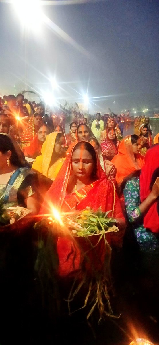 imgeetasharma's tweet photo. जय छठी मैया
आज सुबह महापर्व छठ पूजा सम्पूर्ण हुआ, छठी मईया आप सभी की मनोकामना पूर्ण करें इसी शुभकामनाओं के साथ आप सभी को इस पर्व की हार्दिक बधाई। सूर्य सूर्यदेव जी 🙏

#छठपूजा #लखनऊ https://t.co/AJKkxDoFh4