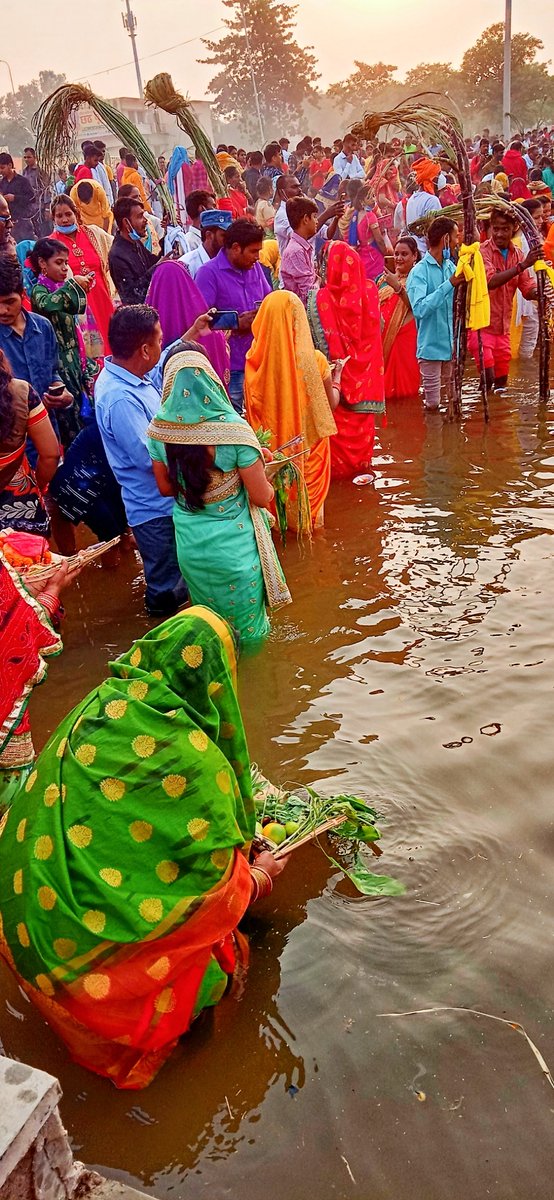 imgeetasharma's tweet photo. जय छठी मैया
आज सुबह महापर्व छठ पूजा सम्पूर्ण हुआ, छठी मईया आप सभी की मनोकामना पूर्ण करें इसी शुभकामनाओं के साथ आप सभी को इस पर्व की हार्दिक बधाई। सूर्य सूर्यदेव जी 🙏

#छठपूजा #लखनऊ https://t.co/AJKkxDoFh4