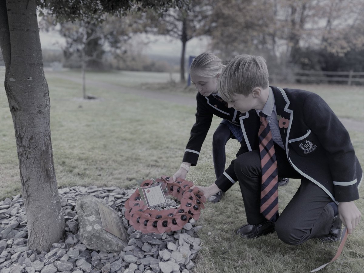 HolmewoodOnline's tweet photo. We will remember them. #RemembranceDay2021 🌺 https://t.co/SzeGwolYfz
