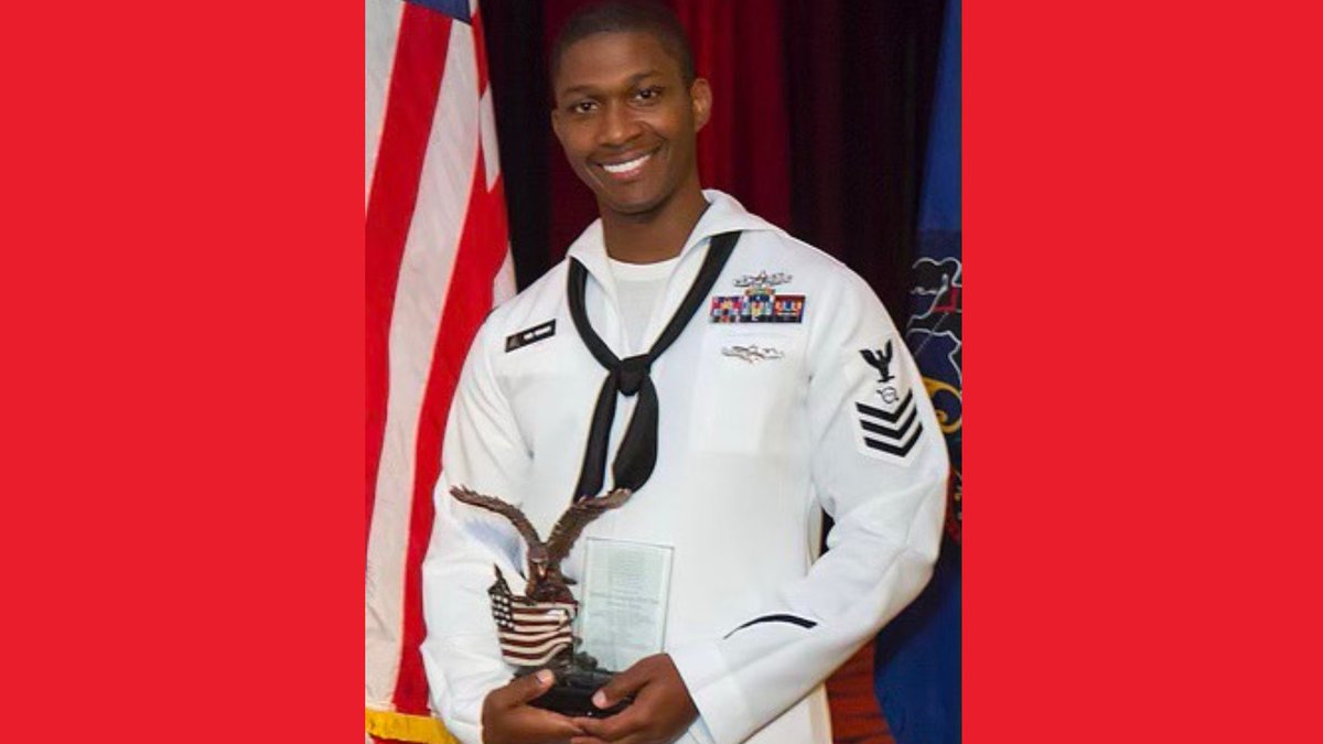 FDNY's tweet image. FDNY honors all who have served. Read about FDNY #Squad18 Firefighter and @usnavy Veteran Darren Grant: bit.ly/3F12ki0 #VeteransDay