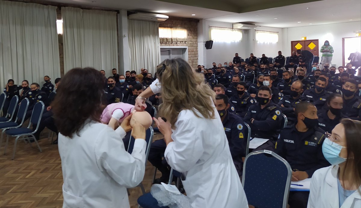 Minterioruy's tweet image. Capacitación en asistencia de parto en ciudad a cadetes de la carrera de oficial de la Policía Nacional.

#DNEP