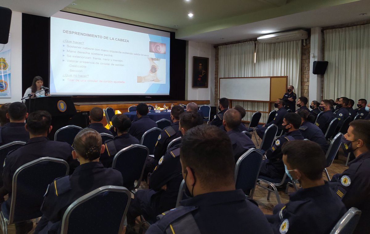 Minterioruy's tweet image. Capacitación en asistencia de parto en ciudad a cadetes de la carrera de oficial de la Policía Nacional.

#DNEP