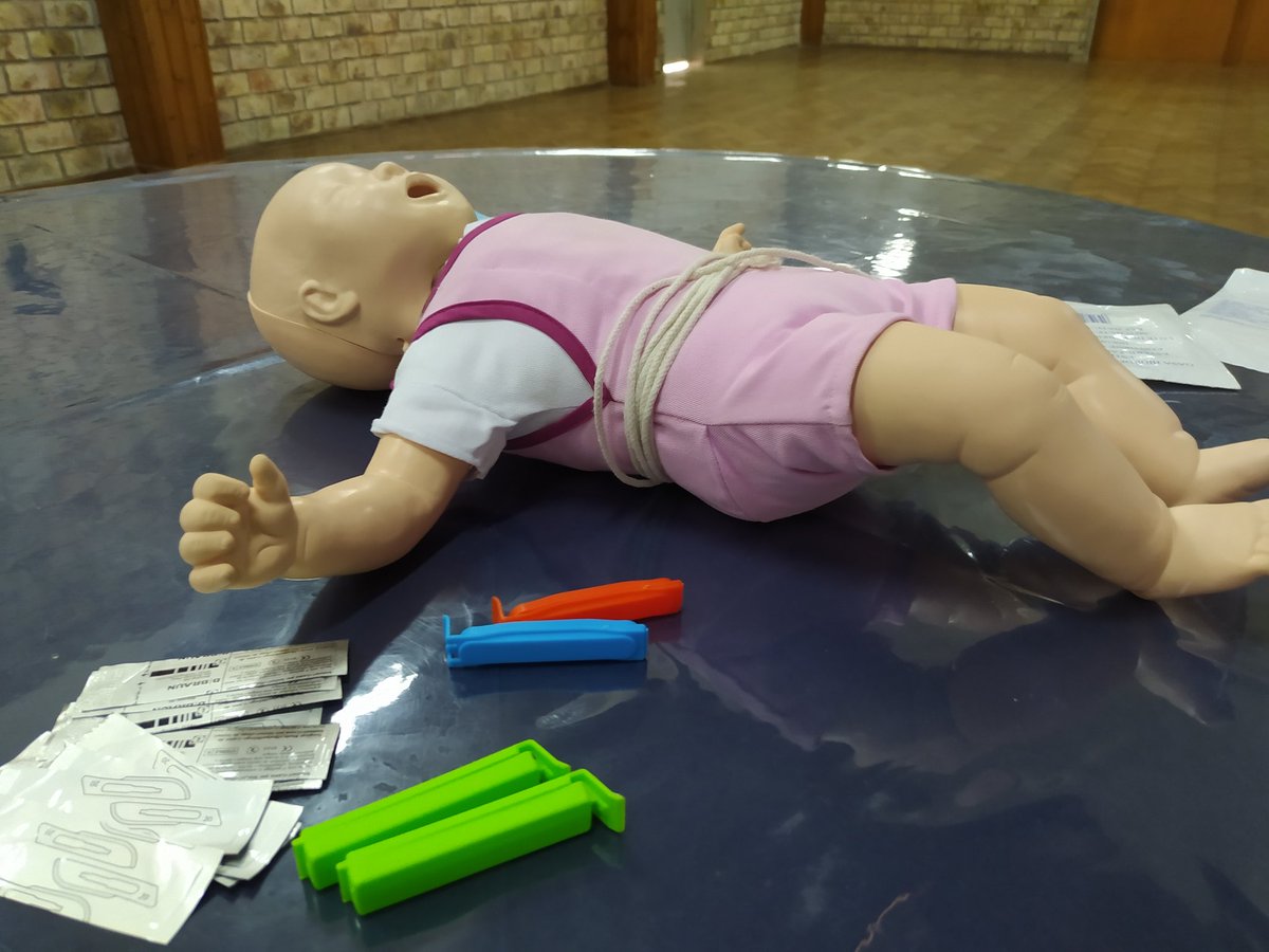 Minterioruy's tweet image. Capacitación en asistencia de parto en ciudad a cadetes de la carrera de oficial de la Policía Nacional.

#DNEP