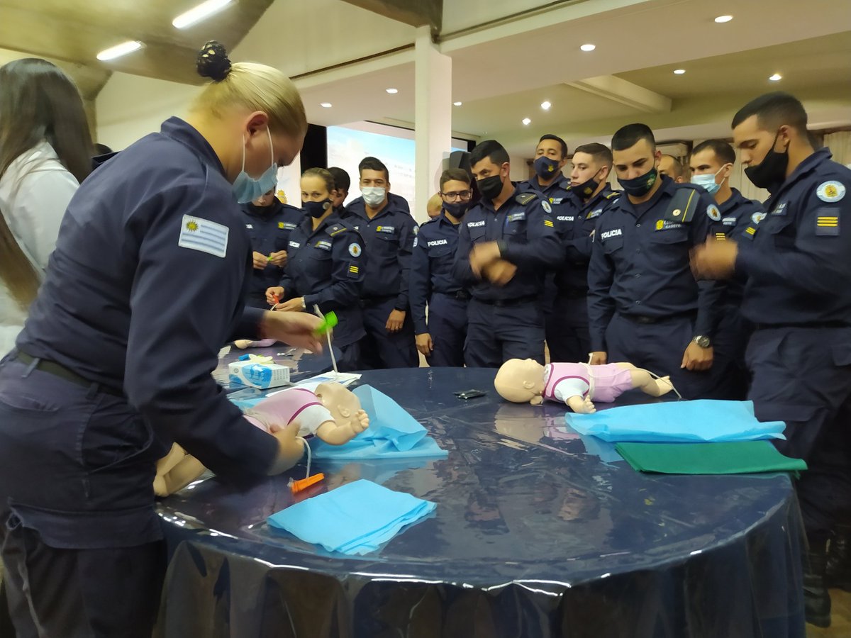Minterioruy's tweet image. Capacitación en asistencia de parto en ciudad a cadetes de la carrera de oficial de la Policía Nacional.

#DNEP