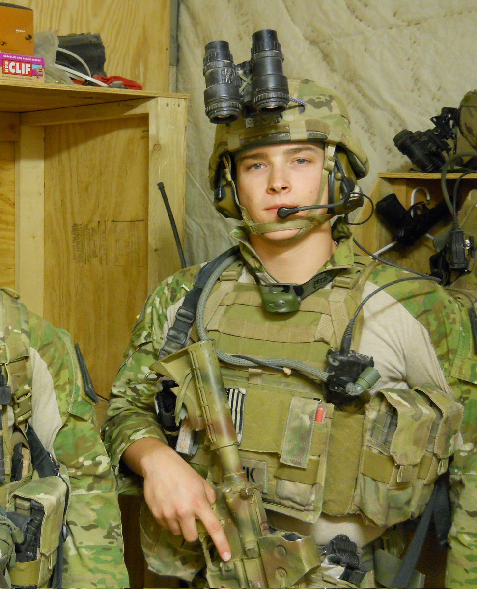 TSwansiger's tweet photo. Here's a picture of me from 2010 while serving in 1st Ranger Battalion. #VeteransDay https://t.co/0b9Lc0NJBs