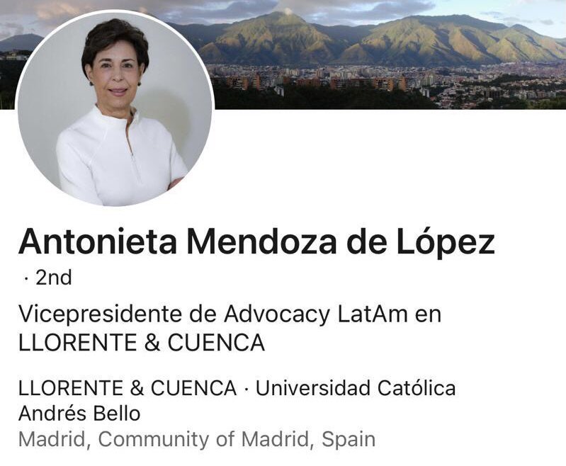 SebastianaB's tweet photo. La señora @antonietamlopez quien es madre de @leopoldolopez recibió de Monómeros 148 millones de pesos (casi 70 mil dólares) por asesoría en comunicación? 
Es hora que le expliquen eso a los venezolanos. 
La crisis del país no da para tanto descaro. Tienen la palabra, pues. https://t.co/UH5Xu3sjyP