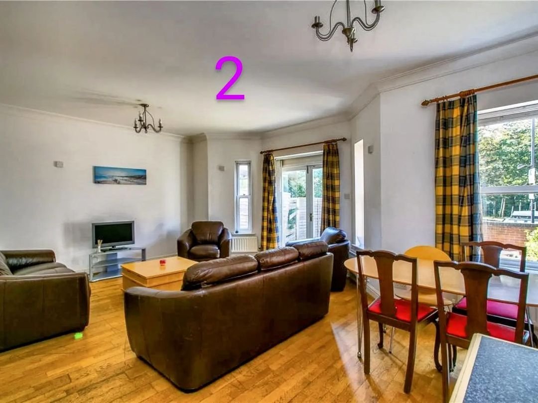 2 pic. Now based in London permanently...YAAAY I have 3 amazing locations to shoot in 1. 2-bed appt - Harlesden. 2. 5 bed house - Streatham. 3. 2 bed appt - Battersea. Looking to do lots of collabs. DM if you'd like to shoot with a 10yr industry Pro who's shot for all the top companies https://t.co/PAtZPMjOnS