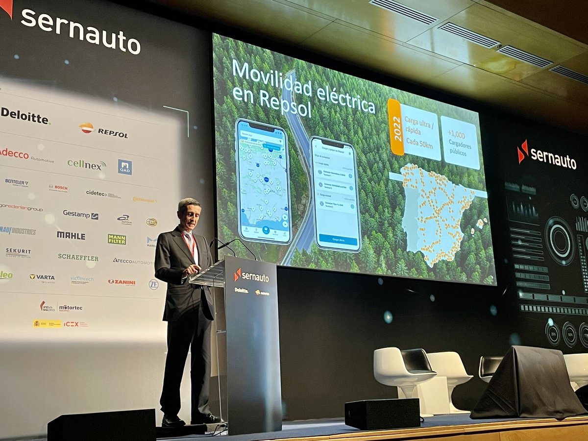 Apuesta de electrificación de #Repsol en #encuentrosernauto: instalarán más de mil cargadores públicos en 2022 para que haya uno cada 50 kilómetros en las principales carreteras españolas.