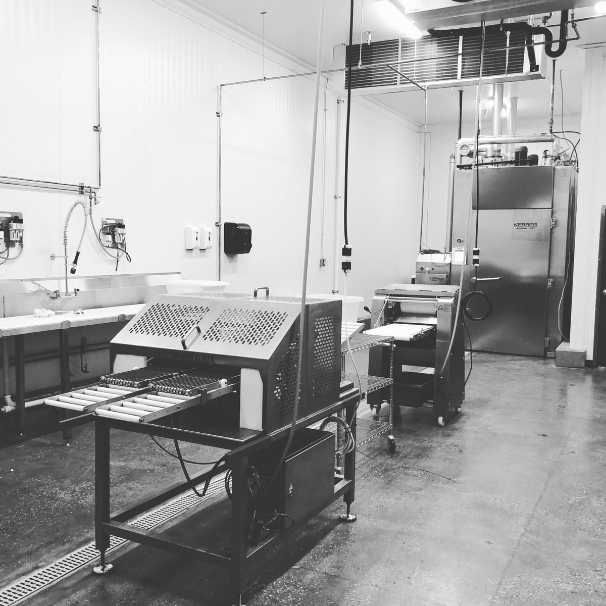 kerresgroup's tweet image. When it comes to a perfectly smoked salmon, Francois GERARD, our customer from Las Vegas relies on KERRES.
#smokeair #kerresusa #kerres #germanquality