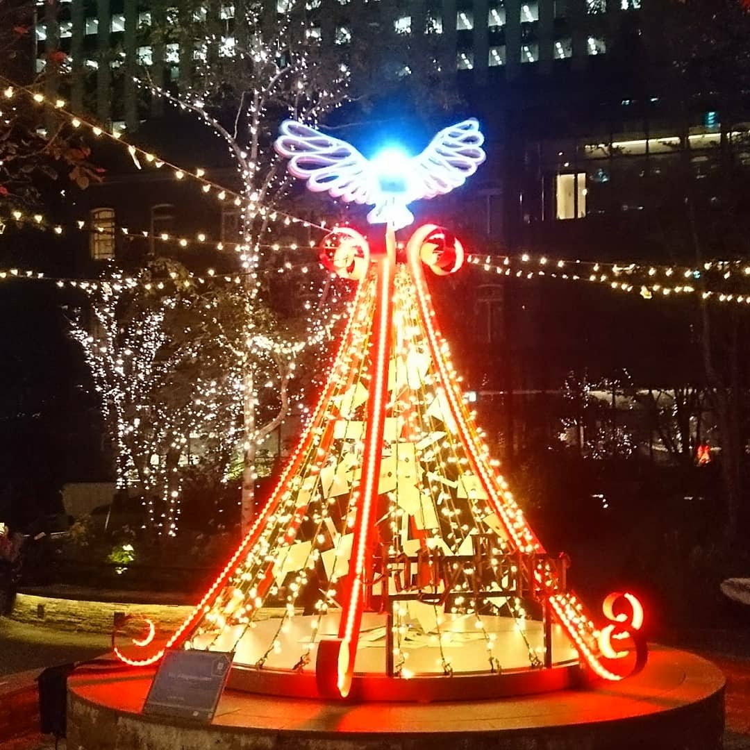 enterthe007's tweet photo. Harry Potter Christmas Tree ✨🎄✨
ハリーポッターのクリスマスツリー & イルミネーション✨🎄✨
#harrypotter #Potter #harry #harrypotterchristmastree #harrypottertree #harrypotter2021 #ハリーポッター #ハリーポッタークリスマス #ハリーポッターツリー #ハリポタ #丸の内 #丸ビル https://t.co/GjqGMH0968