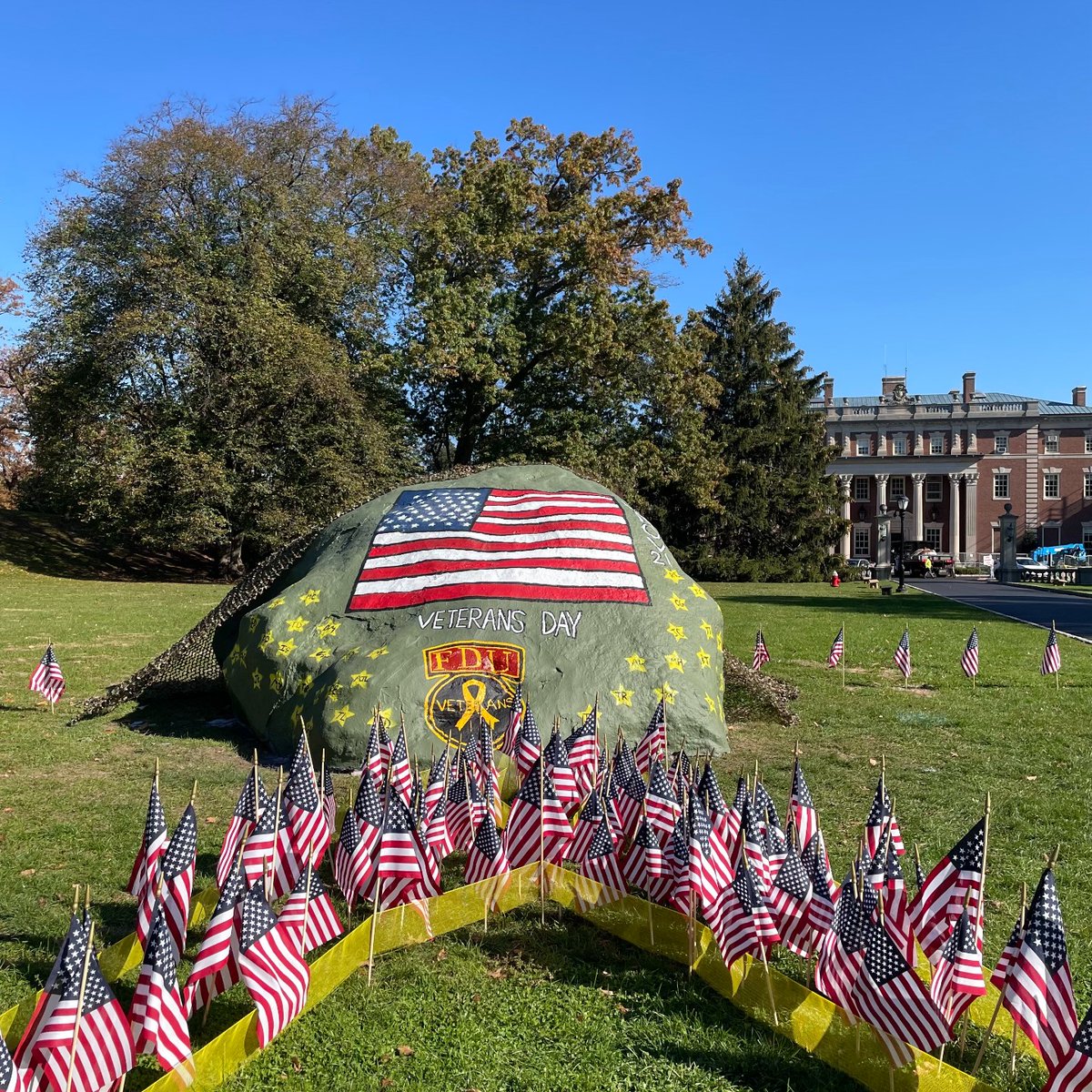 FDUWhatsNew's tweet photo. Happy Veterans Day to our student veterans, our alumni veterans and to all who have served our country 🎗

#myfdu #fduwhatsnew #fdumetro #fduflorham #fdu #fairleighdickinsonuniversity #fduveterans #fdusva #veteran #veteransday #happyveternsday https://t.co/TQjygBvK4F