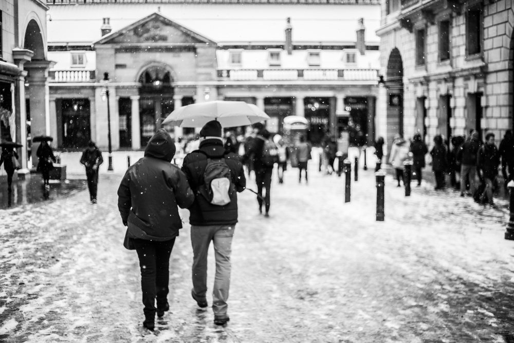 HowardTravel's tweet photo. Worried there won't be a White Christmas this year?🌨️

Luckily, Covent Garden are making it happen!🌨️🚨

London's Covent Garden will be dusted with flurries of snow each day throughout this years festive season, from now until December 27th.

#WhiteCristmas #CoventGarden https://t.co/Szj31xKf0C