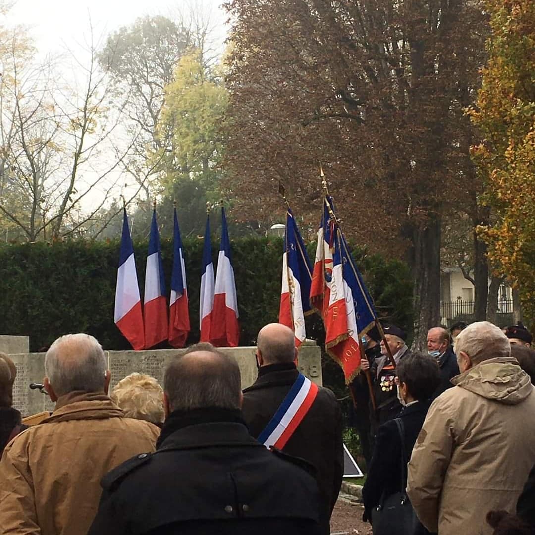 Sebhutin's tweet photo. J’étais présent ce matin à la cérémonie du 11 novembre afin de rendre hommage aux victimes de la grande guerre.
#11Novembre  #choisyleroi @pschoisy https://t.co/d1fnFYSbBZ