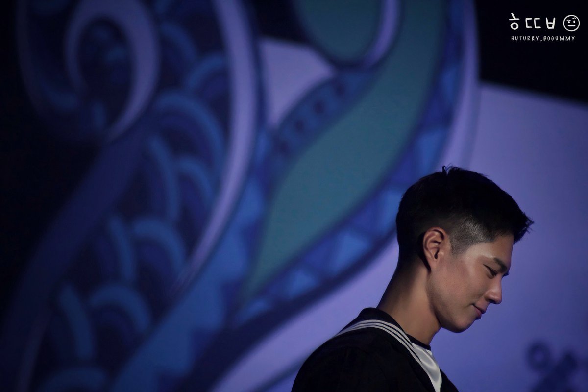 20211109 서울 해군 호국음악회 ⛴

이 무대의 하이라이트는 바로 너🙃

보거미가 빠지자 (당연한거지만) 어두워지는 무대.

그 짧은 네 컷 안에 바뀌는 박보검의 서사🍂

<a href="/BOGUMMY/">박보검</a> 
#박보검