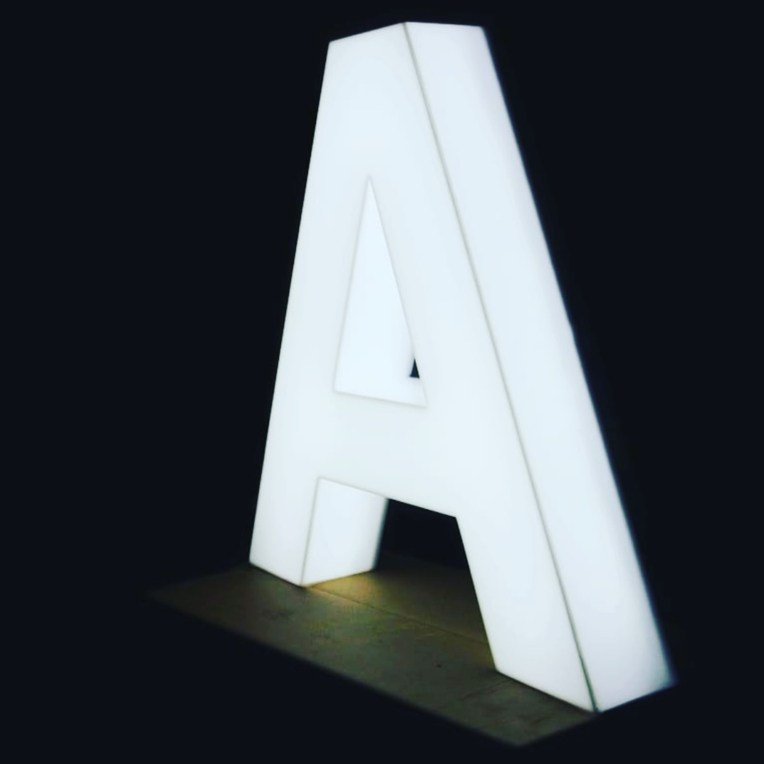 Eyeprintlacala's tweet photo. Corporeal letters that illuminate the nights on the Costa del Sol 😍

Style it with white methacrylate or shape cut and backlight colours.

#printingcompany #printingdesigns #eyeprint #costadelsol https://t.co/HsP1o5WQ2Q