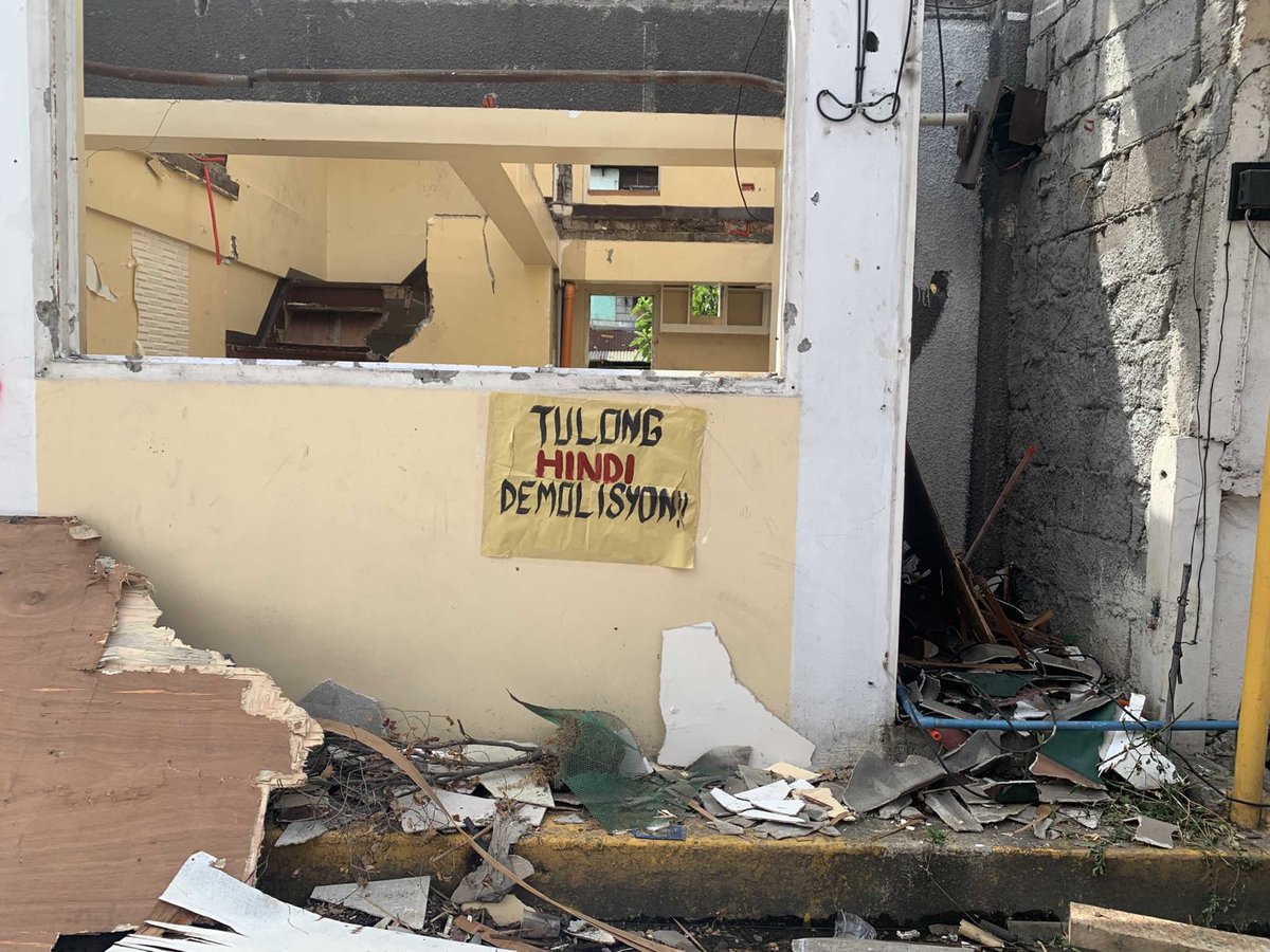 PS_USTSHS's tweet photo. TIGNAN: Pinaskil ng mga residente ang kanilang mga panawagan sa mga tirahan nilang giniba.

TULONG, HINDI DEMOLISYON! https://t.co/3O3jZVsuNl