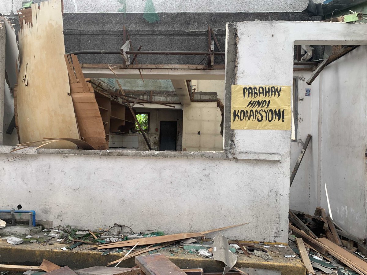 PS_USTSHS's tweet photo. TIGNAN: Pinaskil ng mga residente ang kanilang mga panawagan sa mga tirahan nilang giniba.

TULONG, HINDI DEMOLISYON! https://t.co/3O3jZVsuNl