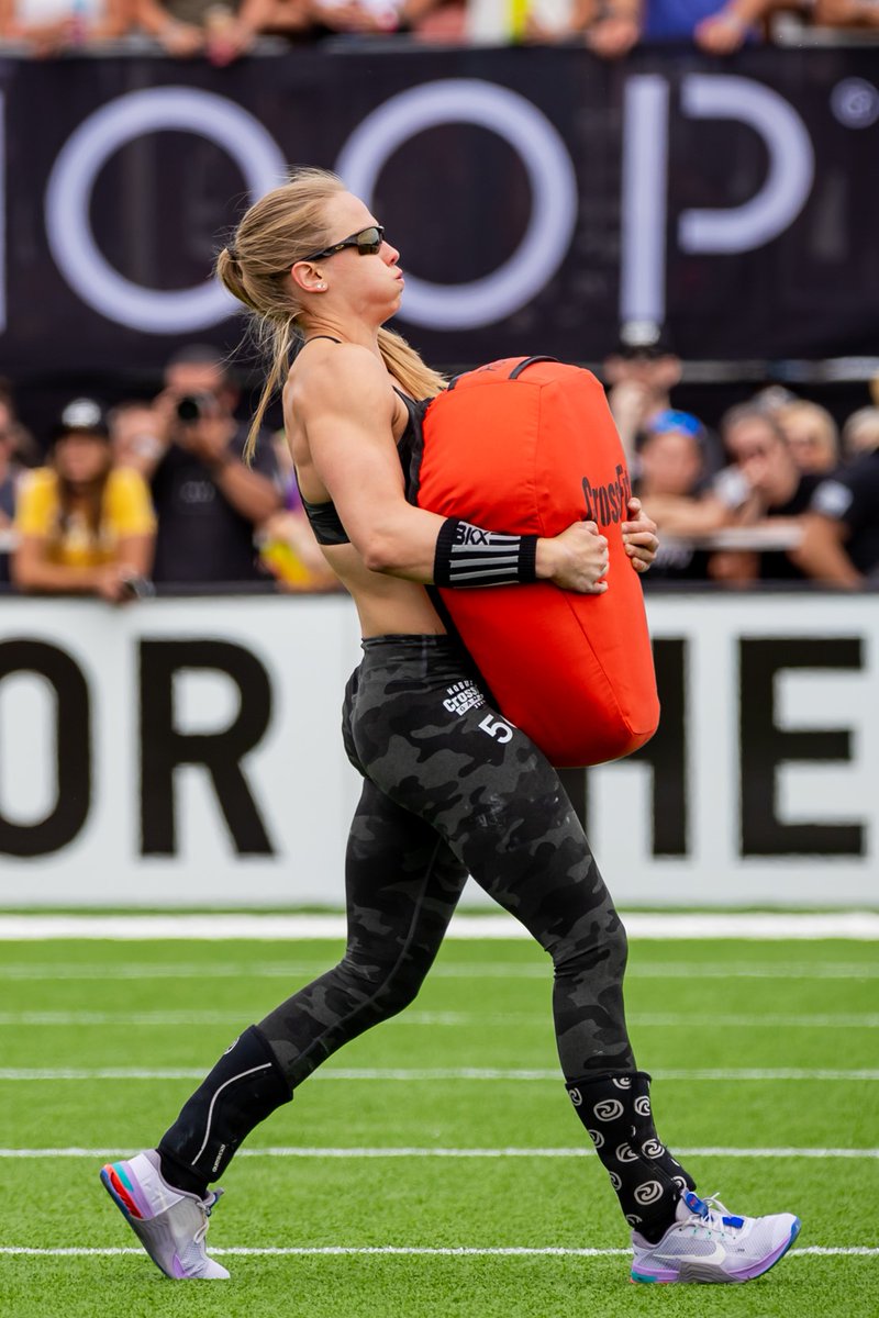 CrossFitGames's tweet image. Thuri Helgadottir 🇮🇸 carrying the @RogueFitness Husafell Sandbags at the 2021 Games