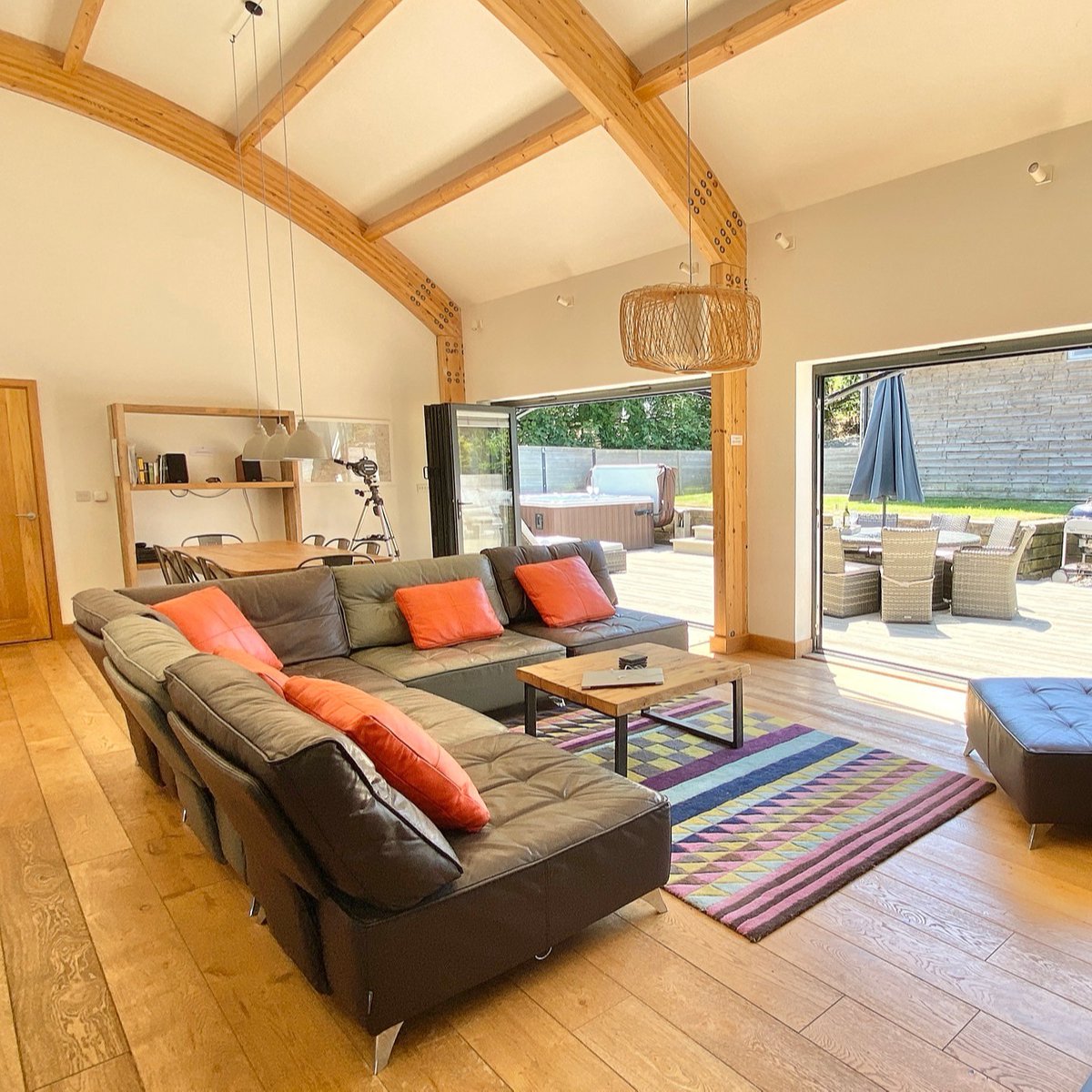 BucklandTimber's tweet photo. Curvy construction 4 - a dutch barn conversion holiday let in Cornwall

The glulam beams and columns form a portal frame structure that replaced an old steel frame farm building.

#glulamstructure #glulamconstruction #glulambuild #glulamtimber #glulambeams #timber https://t.co/1OcqKGg9Fk