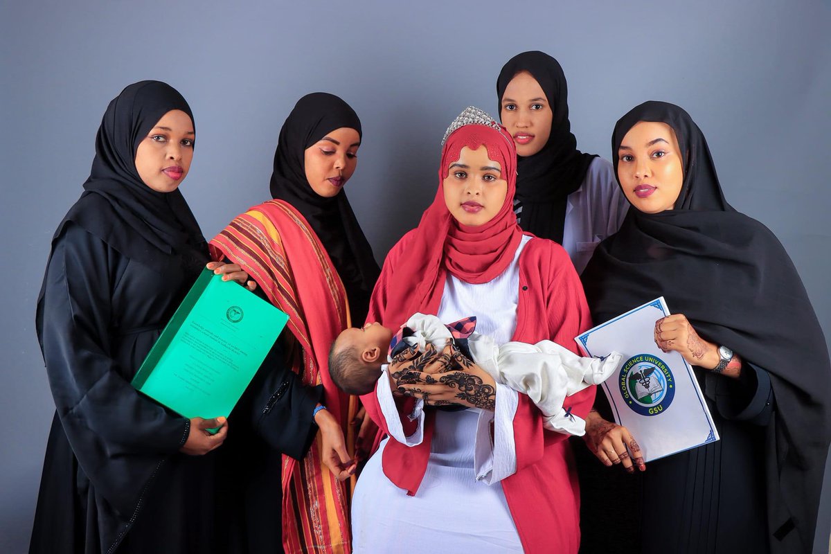 Mar wan faraxsanahay marna wan qamuumyonaya madaama an ka maqanahay boqoradayda Dhaqtarad, Marwo ❤Carfoon❤  oo heerka 1aad ee waxbarashada so afmeertay.

Xabiibi hambalyo adiga iyo dhamaan ardayda jamacada Global Science University iyo walal Ruwayda Ali Hoosh .